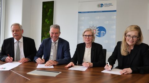 (v.l.n.r.) Josef B. Rotthoff, Albert ten Brinke, Ruth V. Nienhaus, Dr. Sylke Sackermann