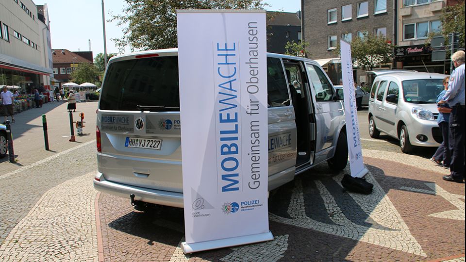 Die Stadt Oberhausen hat ein Fahrzeug mit klimatisiertem Büro- und Logistikbereich bestellt. Bauzeit: ca. 6 Monate